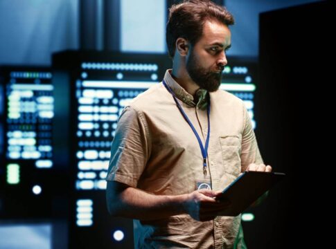 L’intelligenza artificiale inganna con sicurezza: i segreti per valutare l’affidabilità delle fonti digitali