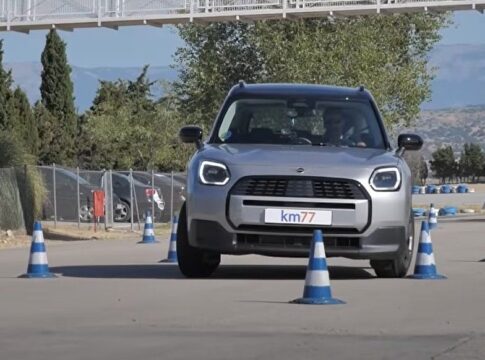 Mini Countryman sfida la paura dell’alce: il test che rivela la sua vera sicurezza su strada